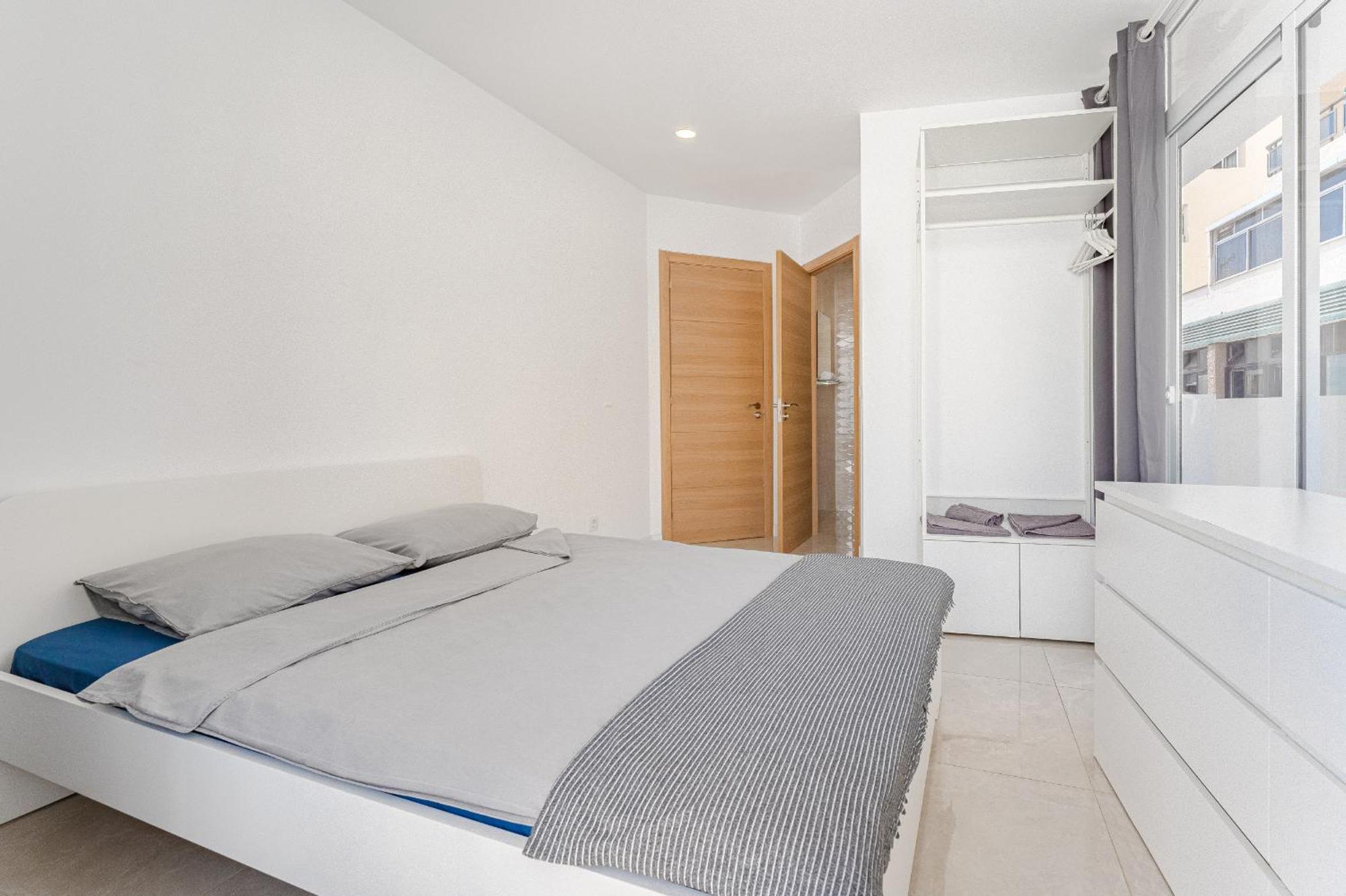 Few Steps From The Beach Hostel In Los Cristianos Arona  Exterior photo